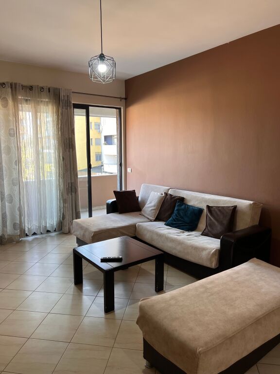 Jepet me qira 2+1+2 Rotondo Astir 550€