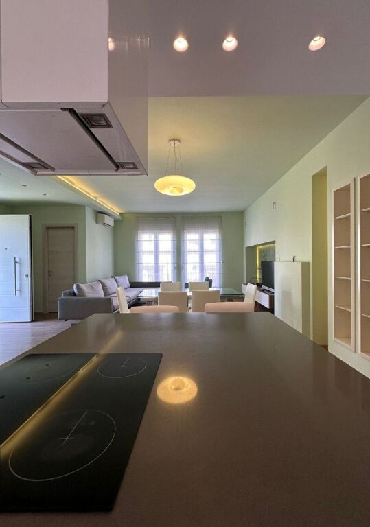 JEPET ME QIRA VILË 4-KATËSHE – White House, TEG