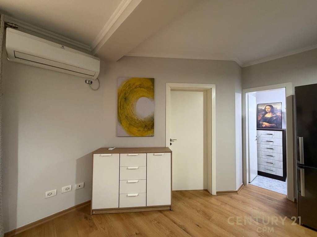 APARTAMENT 1+1 ME QIRA TEK BULEVARDI ZOGU I PARË!