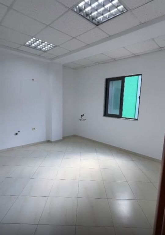 OFFICE FOR RENT 132 M2 LAPRAKE 150,000 LEKE FH-71473