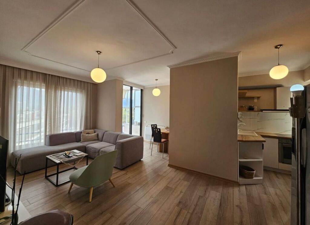 🏢 In Affitto: Attico (Penthouse) 📍Rr. Kosovareve - Zona Lago (Uni Barleti) 2+1+2 Balconi &amp; Terrazza utilizzabile | 1.500€/mese