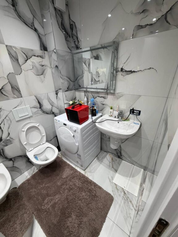 Jepet me qera 2+2 mobiluar ashensor parking kodra diellit 1100 eu