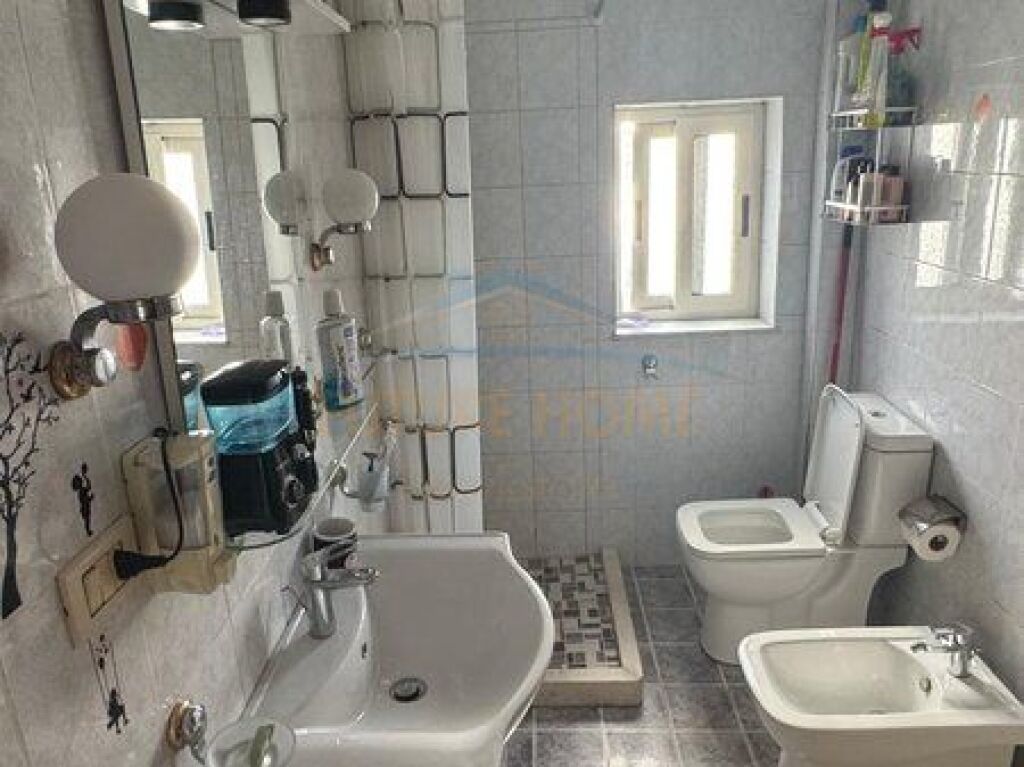 Shitet, Apartament 2+1, Bllok, Tiranë