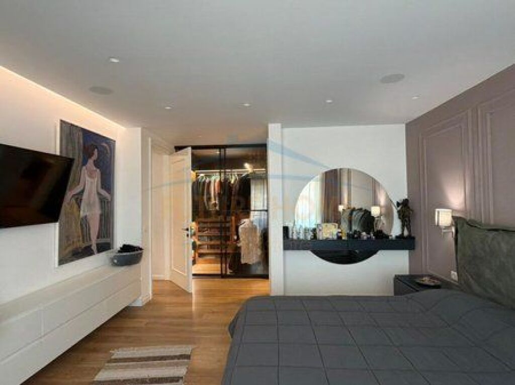 Shitet Apartament 3+1+2 + 2 Poste Parkimi, Rruga e Elbasanit