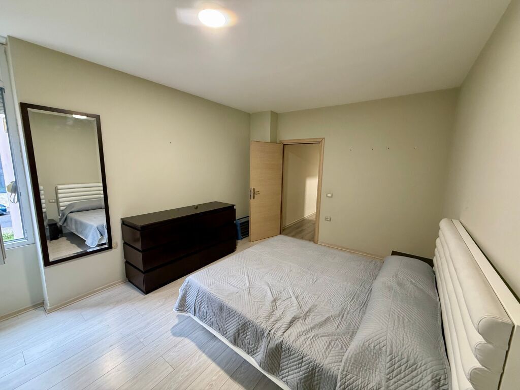 Shitet Apartamenti 2+1 Perballe me qenderen  Kristal  Center  Siper Unazes