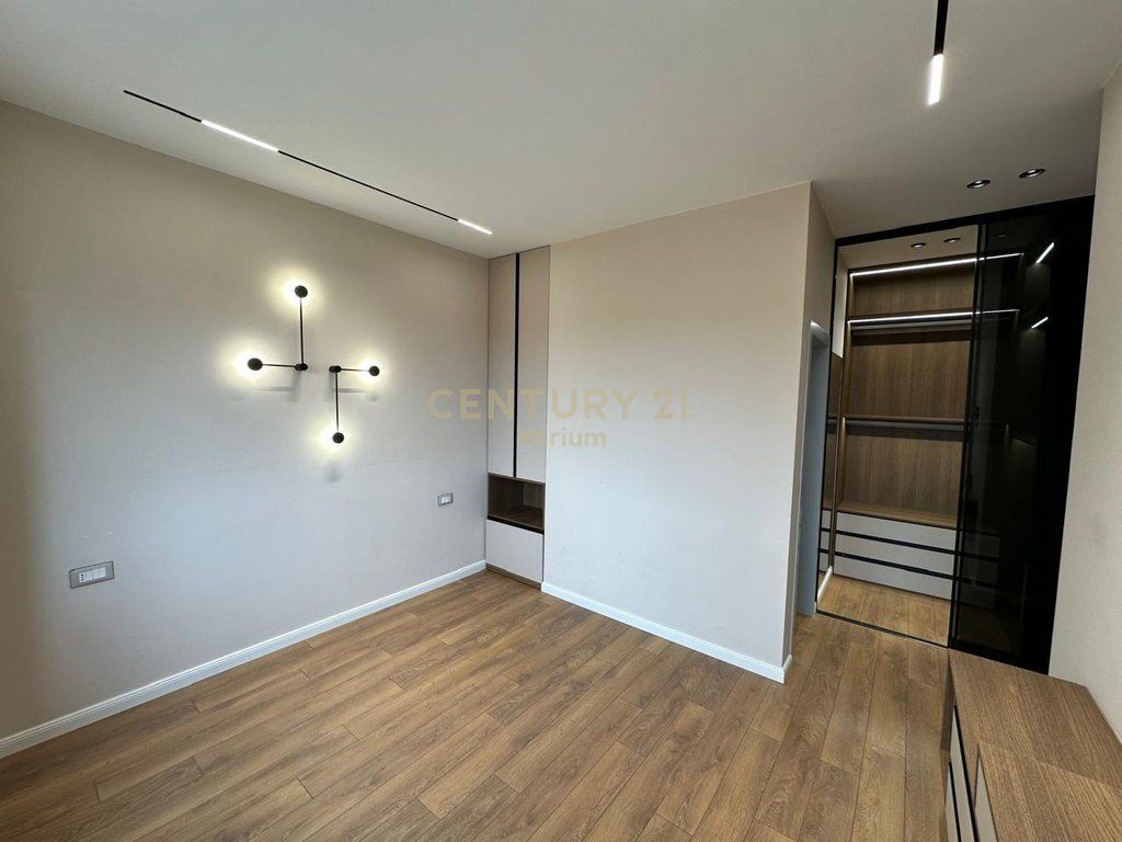 SHITET APARTAMENT 2 + 1 + 2 TEK OXHAKU KOMPLEKSI TOWER BRIGDE !