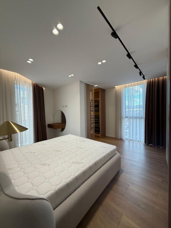 Jepet me qera apartament 2+1 Golden tower