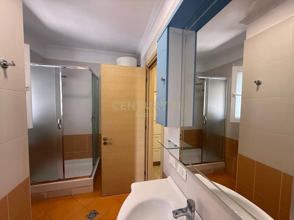 APARTAMENT 1+1 TEK KOMPLEKSI KONTAKT PER QIRA!