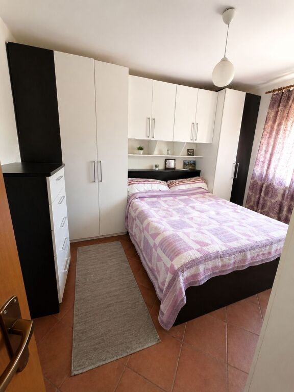 Shitet apartament 2+1 tek rruga 5 Maji