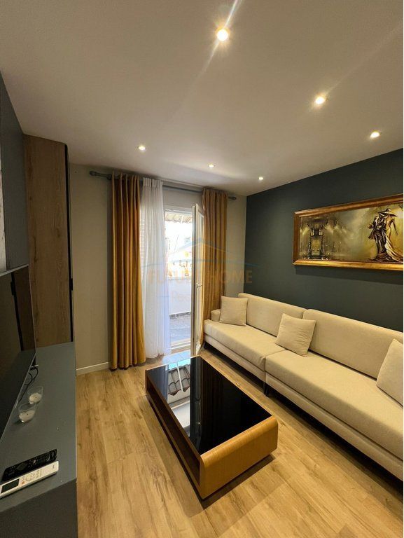 Affitto, Appartamento 1+1, Bllok, Tirana.