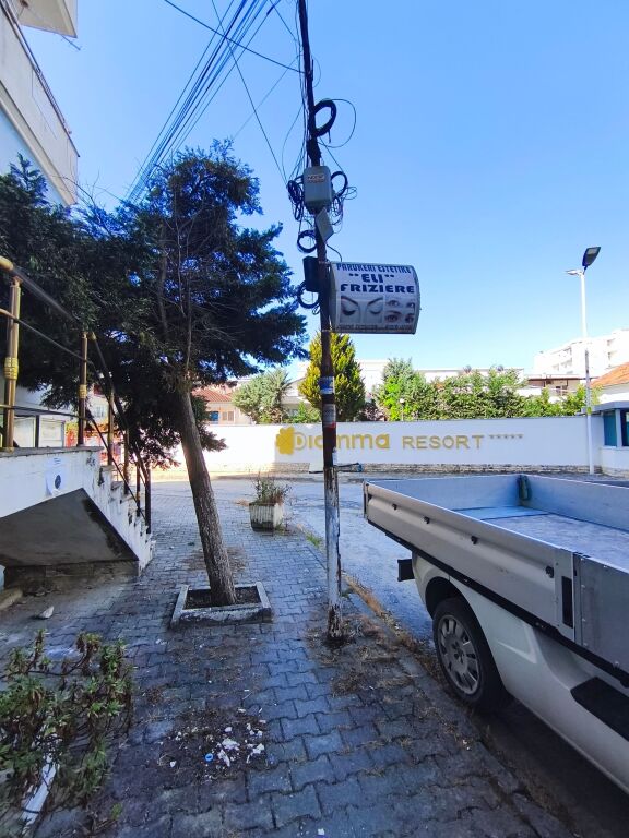 Locale commerciale in affitto in Albania — Durazzo (zona Golem), 65 m², vicino al mare
