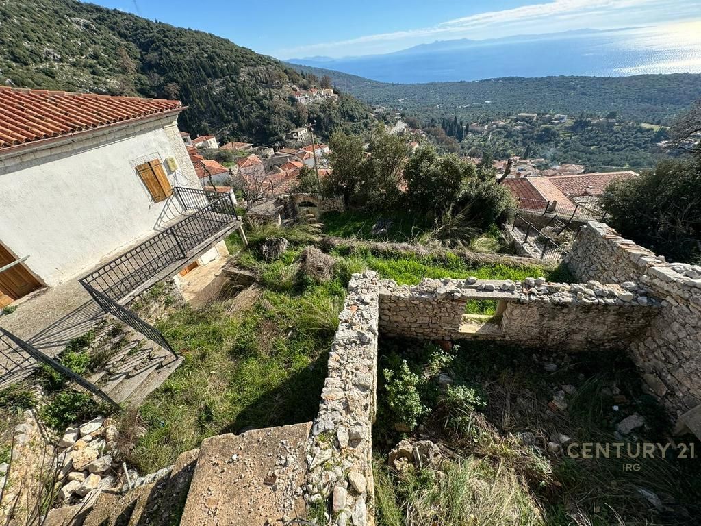 ANTIQUE HOUSE IN VUNO!