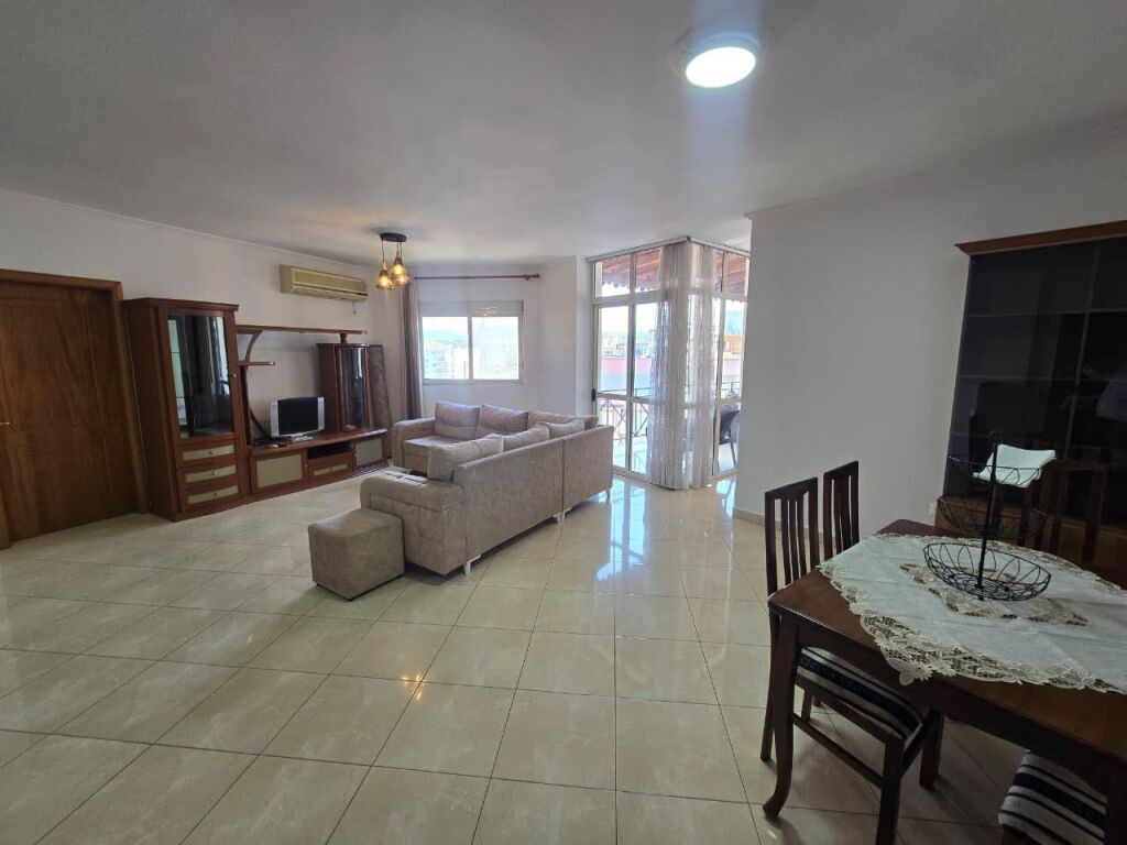 Apartment 2+1 me qera Rruge Barrikadave