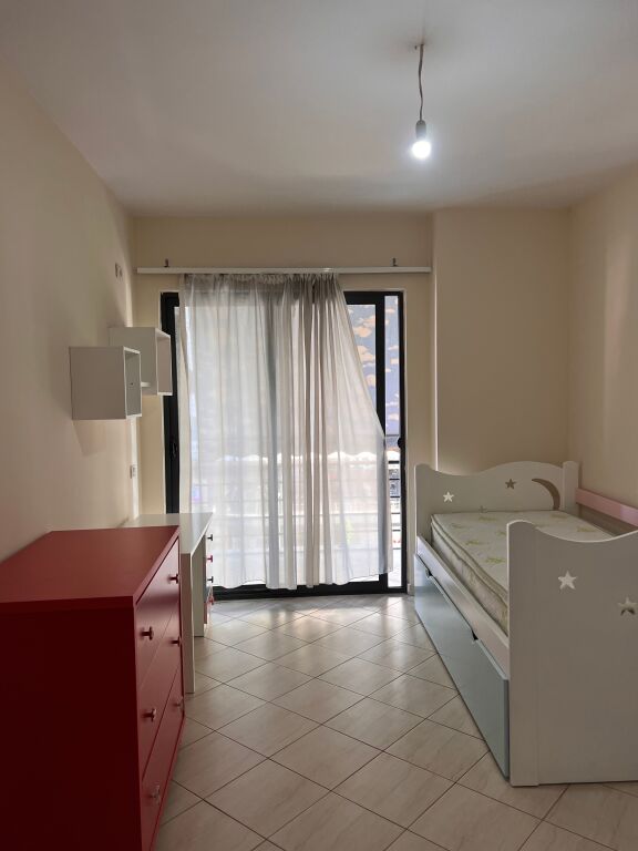 Jepet me qira 2+1+2 Rotondo Astir 550€