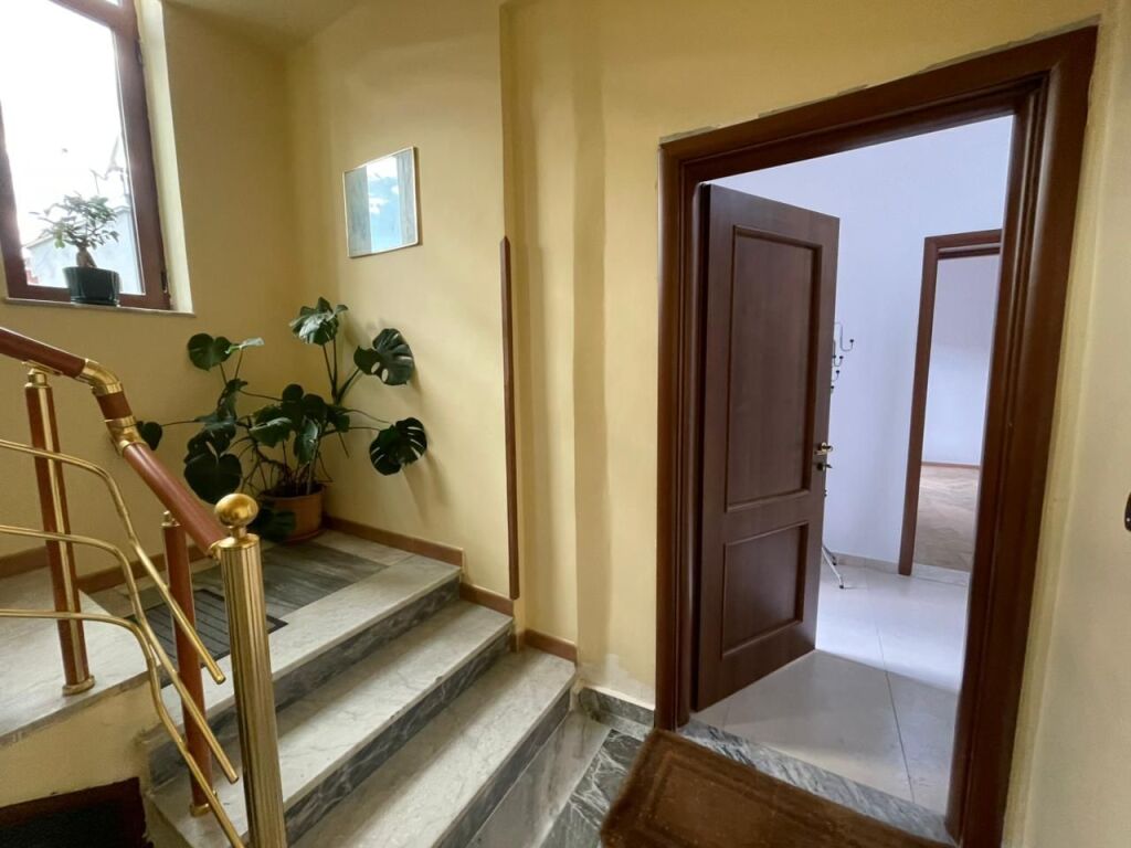 Spazio Ufficio in Affitto a Bllok