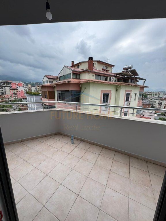 Shitet,Apartament 2+1+2, Rruga "Shefqet Kuka", Fresk