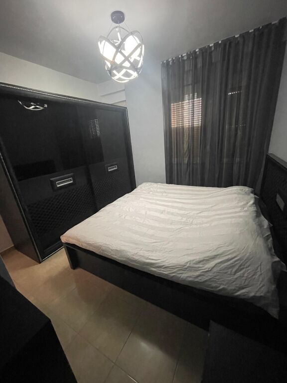 Shitet Apartament 1+1