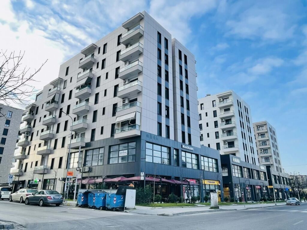 Shitet, Apartament 2+1+2, Porcelan, Tiranë.