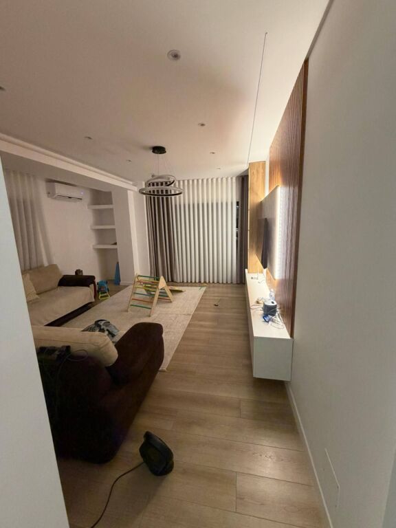 Jepet me qera 2+2 mobiluar ashensor parking kodra diellit 1100 eu