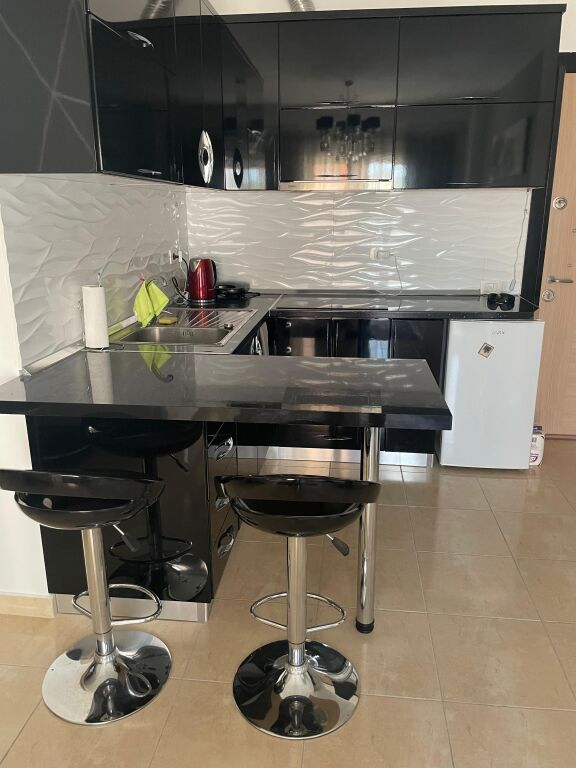 Shitet Apartament 1+1