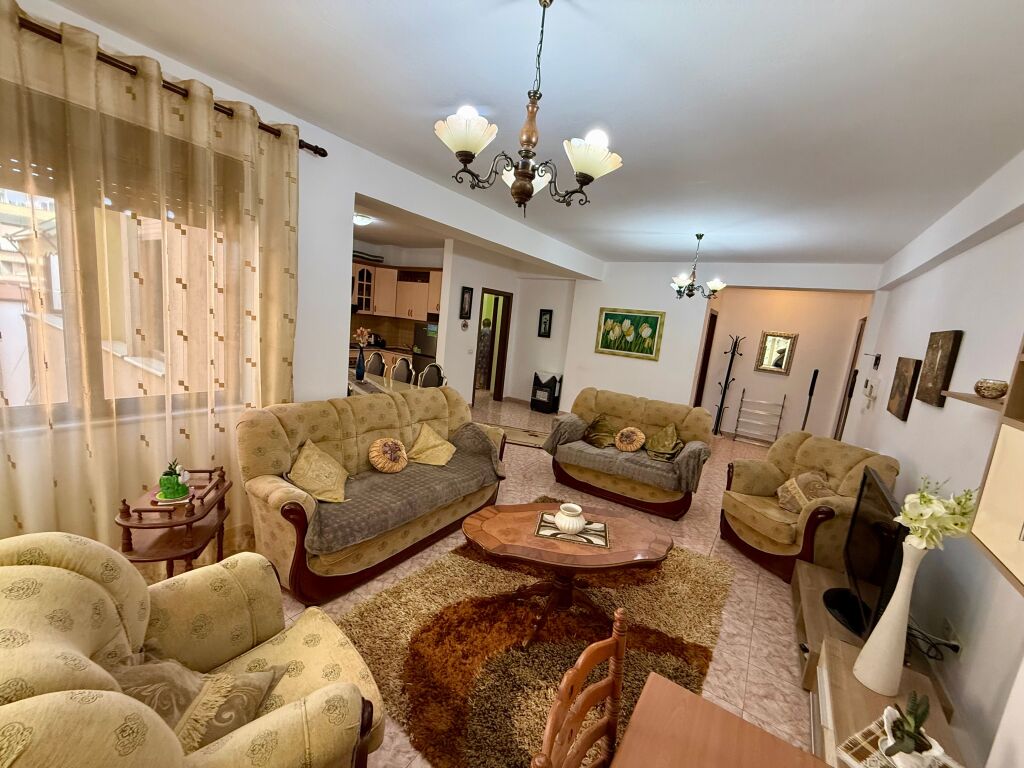 📣 AFFITTO Appartamento 2+1+2 Con Balcone 📍 Ex Blocco, Tirana ✨