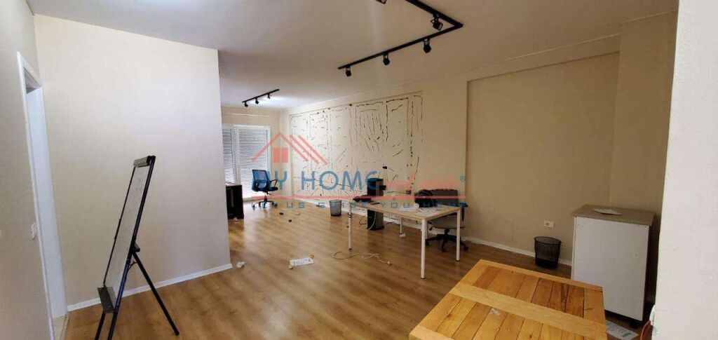 Office for rent at the Paris Commune in Tirana