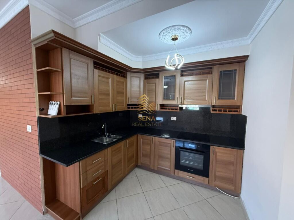 Affitto, Locale commerciale 3+1+2+2blk, Selvia, 1300 Euro/mese