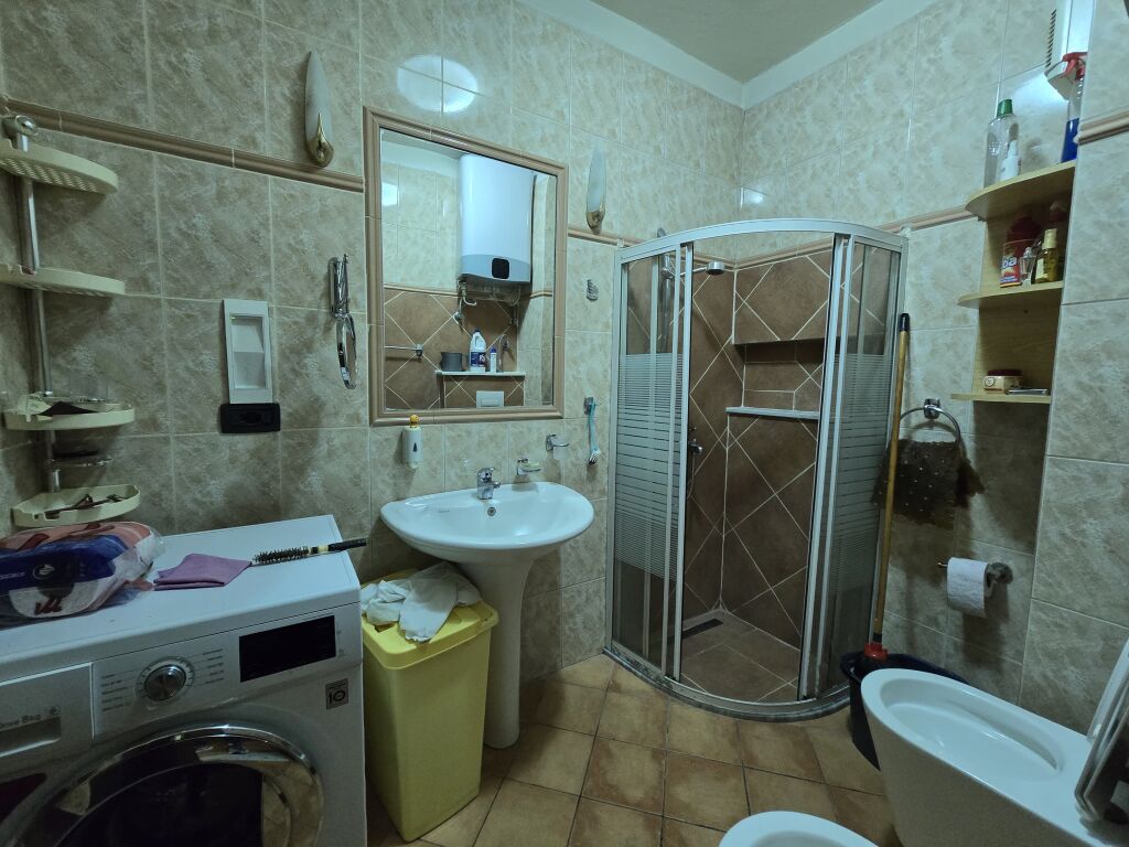 Apartment 1+1 for rent at Komuna e Parisit