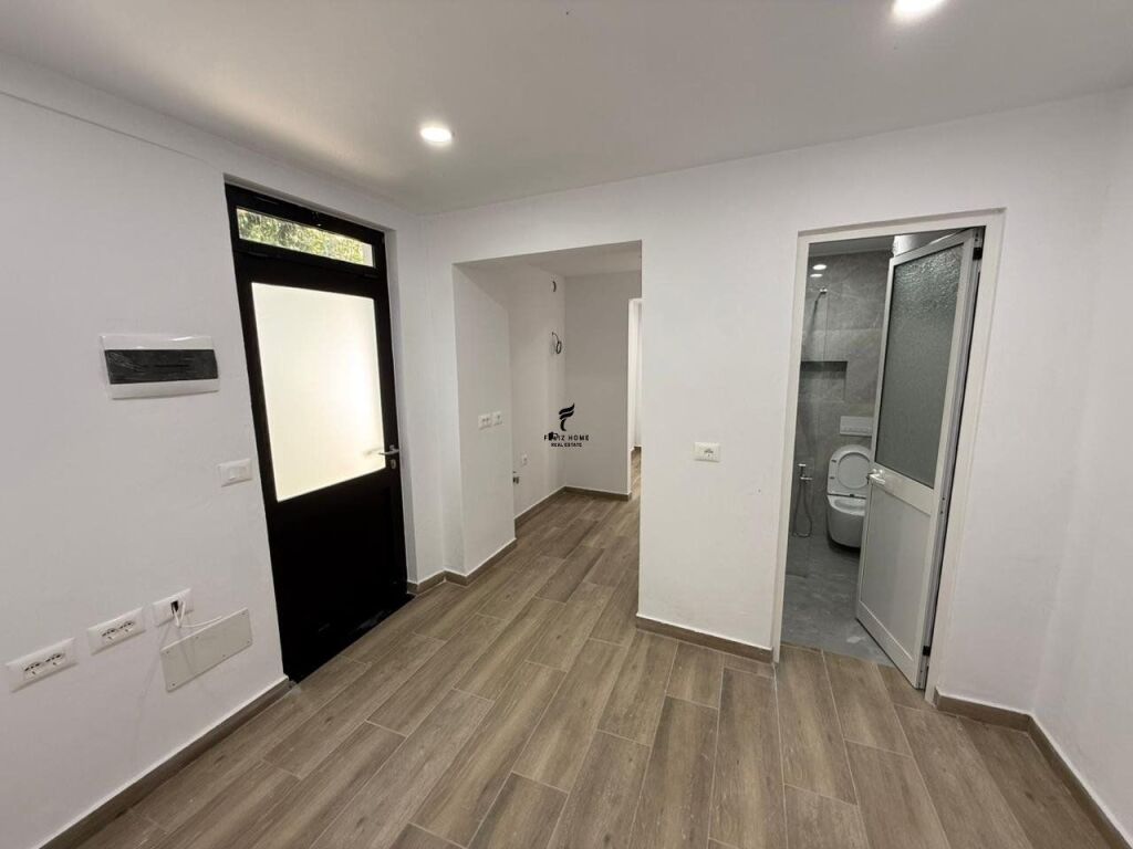 UFFICIO IN AFFITTO 60M2 EX MERCATO ELETTRICO 90.000 LEKE FH-71621