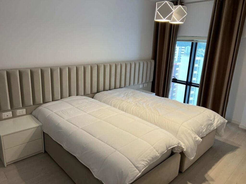 Ne kemi apartament me pamje të plotë nga deti për qira afatgjatë Lungomare Vlore