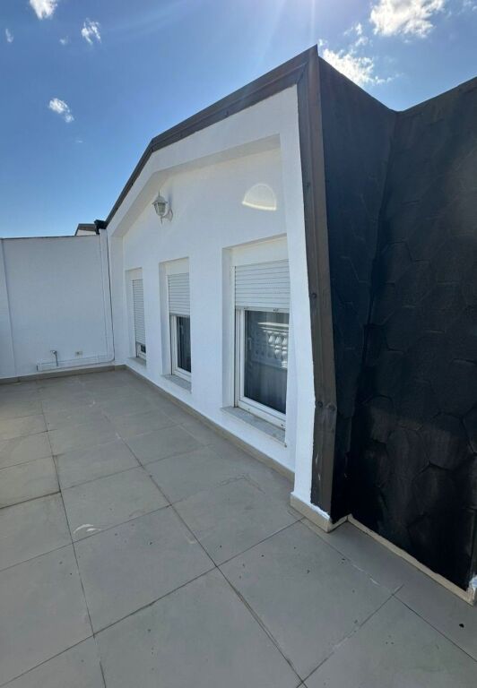 JEPET ME QIRA VILË 4-KATËSHE – White House, TEG