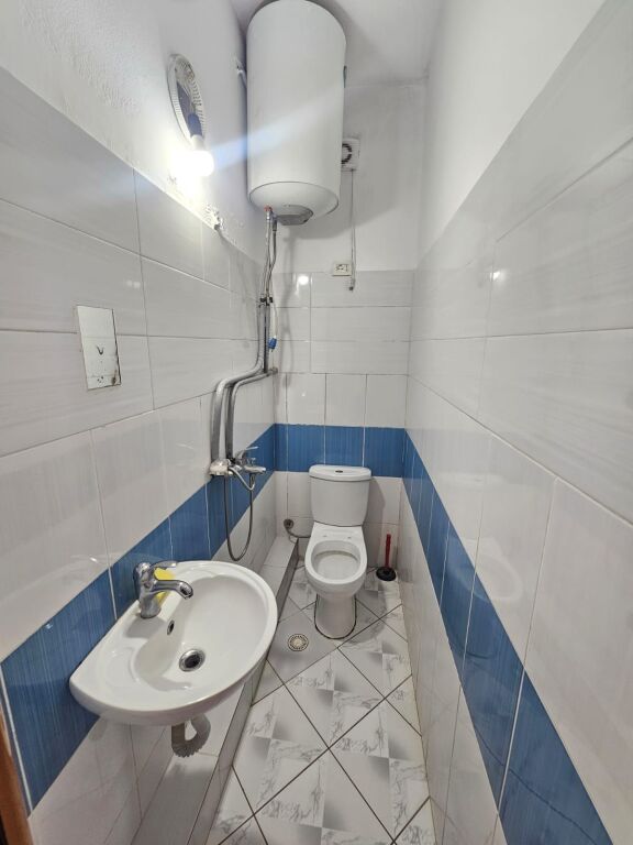 Jepen me qera Garsoniere  prane Oroshit, Kënetë