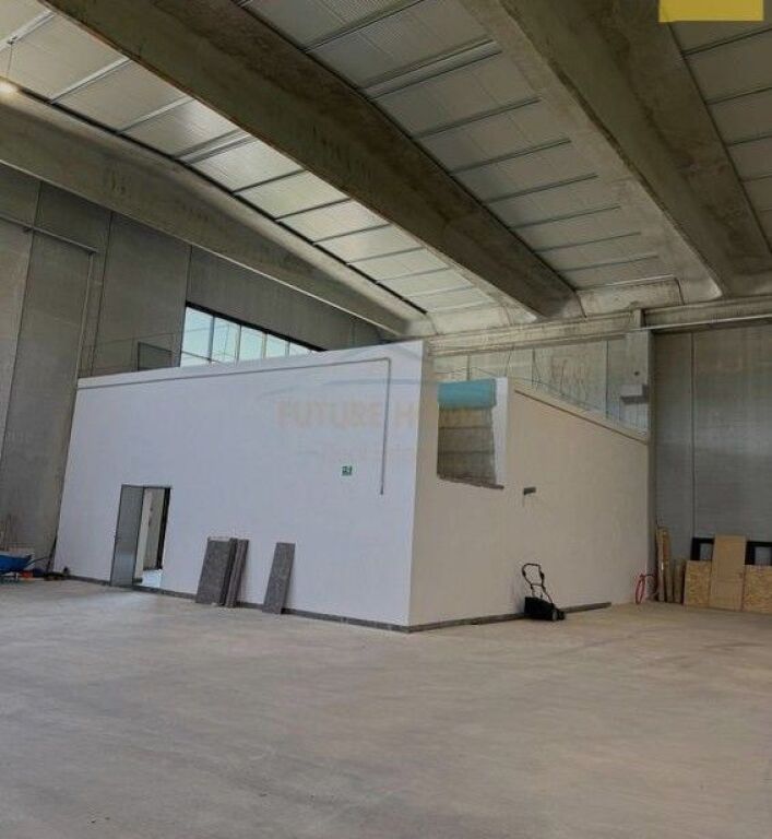 Shitet, Kapanon, Autostrada Vorë–Rinas.