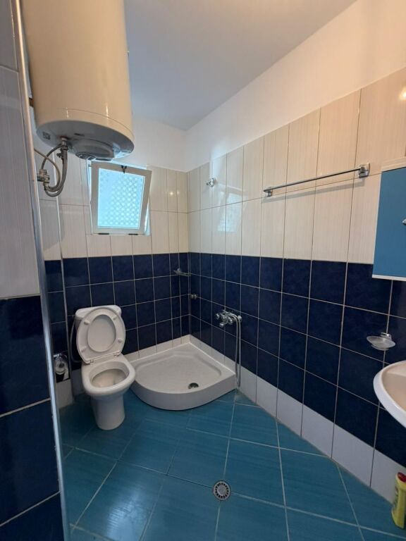 🏠Porcelan,jepet me qera kati i I-re i nje vile 2+1,i mobiluar 55,000Leke