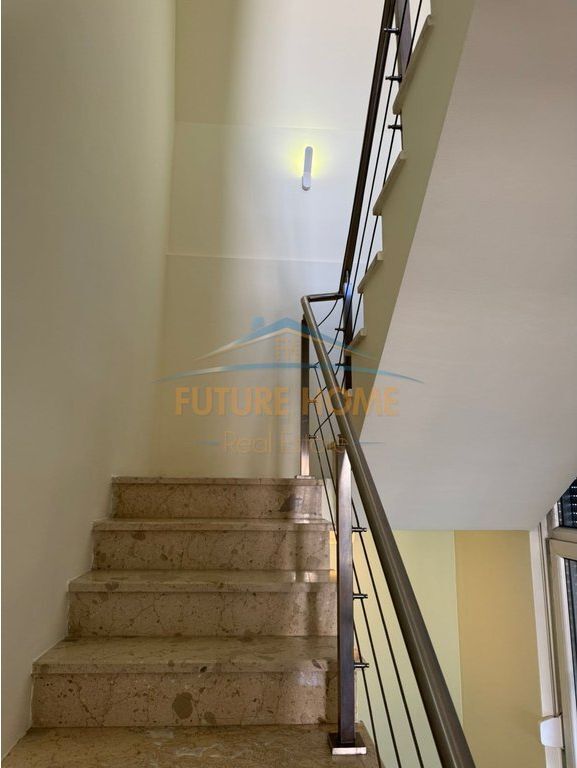 Qera, Vilë, White House Residence, TEG