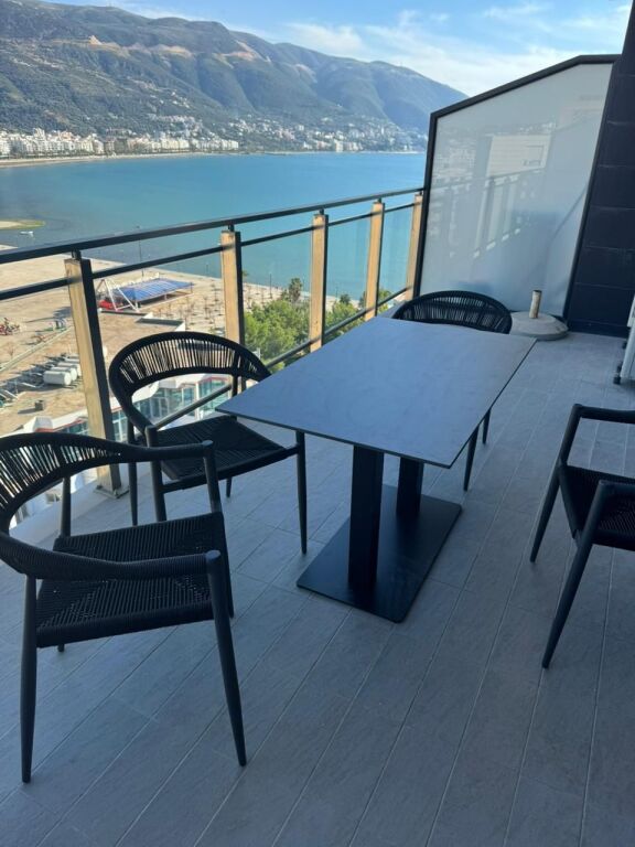 Ne kemi apartament me pamje të plotë nga deti për qira afatgjatë Lungomare Vlore