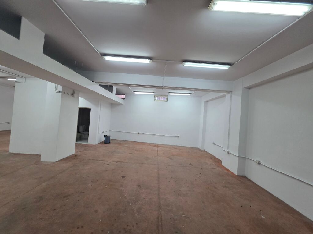 Magazine me Qira ne Rruge Kryesore📍Yzberisht