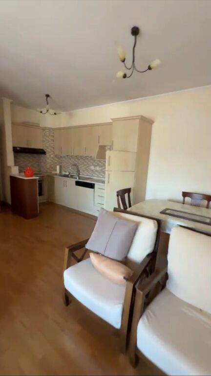 Apartament 2+1+2 per shitje   📍 te stacioni i trenit