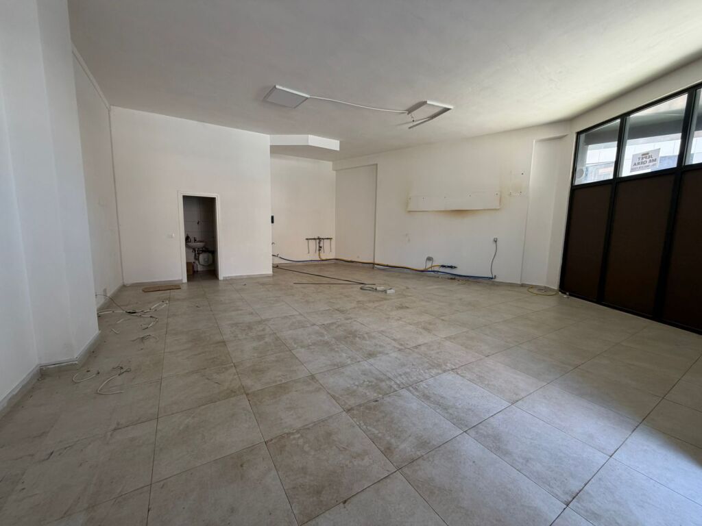 Commercial space for rent at Bulevardi Ri