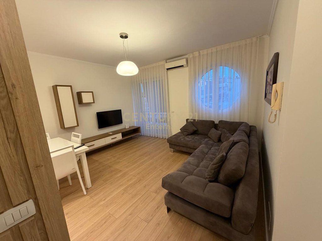 Apartment 1+1 for rent on Kosovarëve Street.