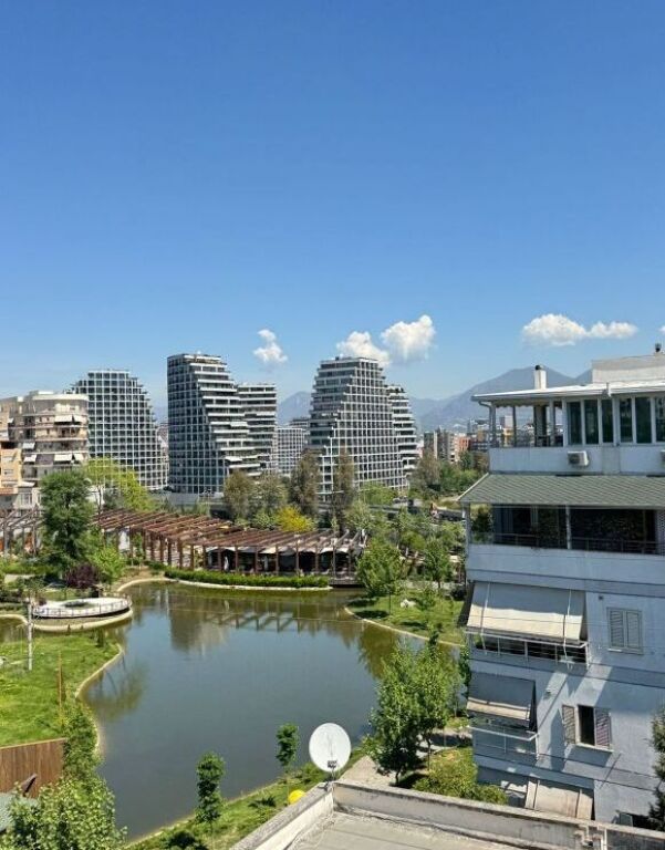 SHITET  – TEK KOPSHTI ZOOLOGJIK, APARTAMENT 2+1+2 me ballkon!