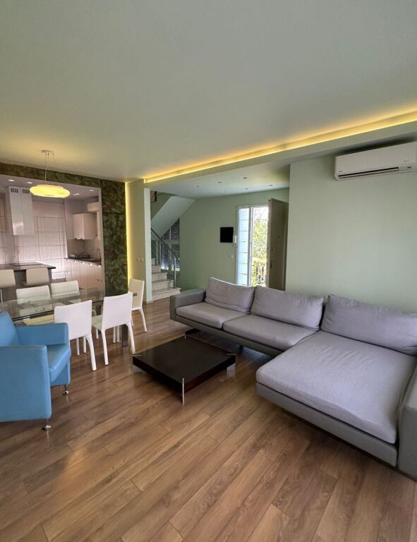 JEPET ME QIRA VILË 4-KATËSHE – White House, TEG