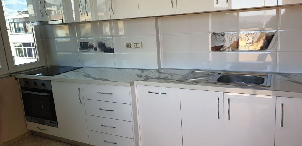 🏢Via Congresso di Manastir, vicino al Liceo Andon Zako Cajupi, affittasi appartamento, 1+1, arredato. 42.000 Lek.  