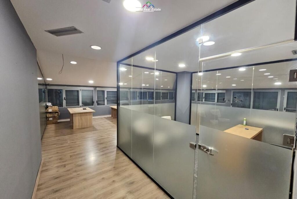 Ufficio In Affitto Presso L'ex Mercato Elettrico (ID BZ2779) Tirana