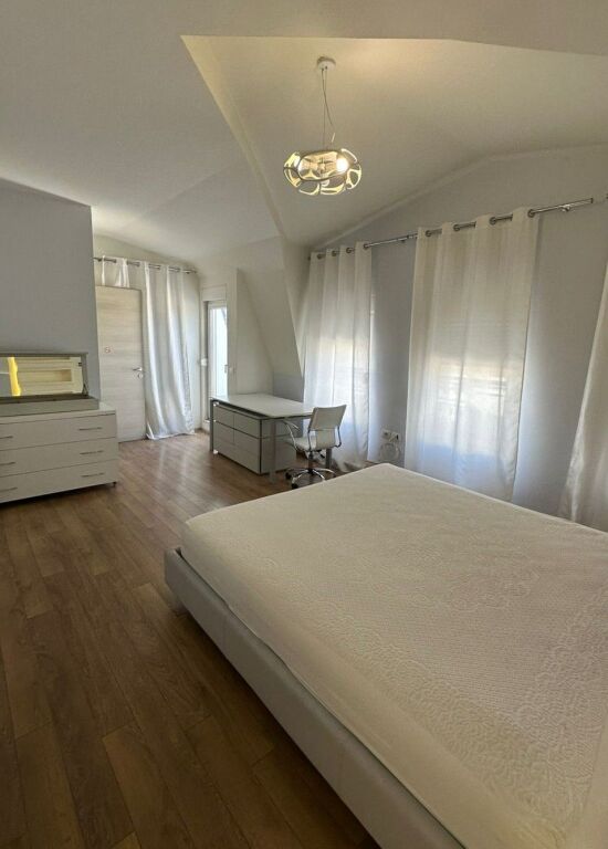 JEPET ME QIRA VILË 4-KATËSHE – White House, TEG