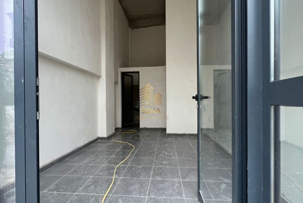 Qira, Ambient Biznesi, prane Pazarit te Ri, 350 Euro/muaj