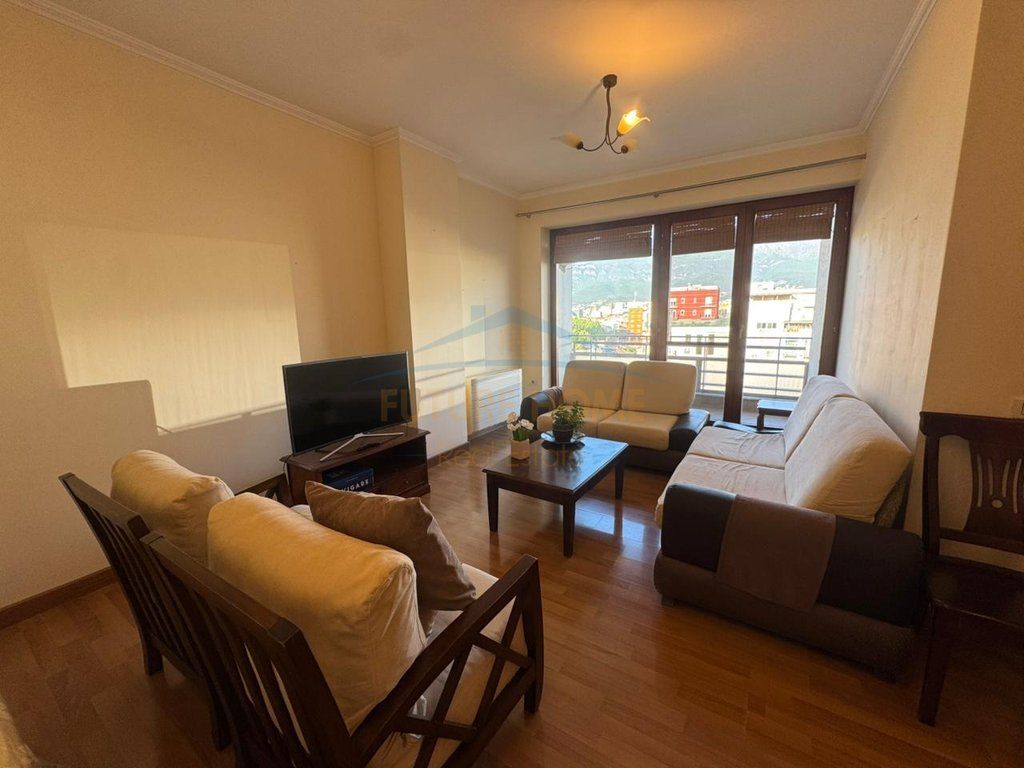 Shitet, Apartament 2+1, Rruga e Barrikadave, Tiranë.