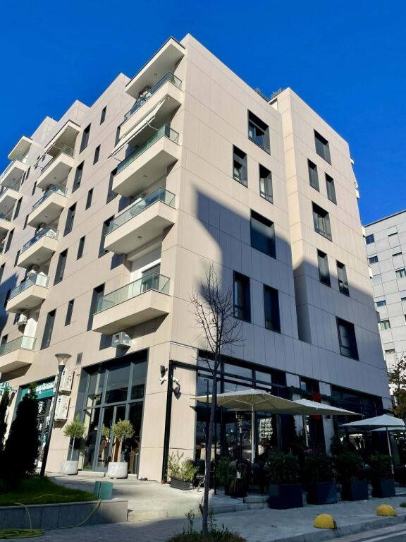 Shitet, Apartament 2+1+2, Porcelan, Tiranë.