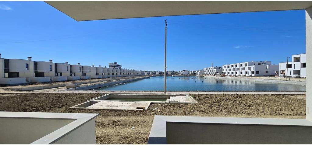 VILE ME PISHINE TE TURQUOISE MARINA, GJIRI I LALEZIT!