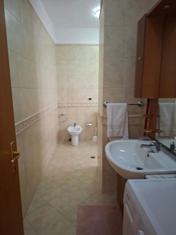 🏢 Appartamento 2+1 in affitto – Bllok, Via Nikolla Tupe